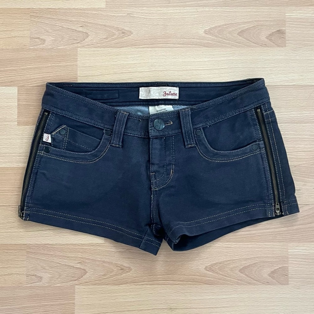 Jalate Low Rise Shorts